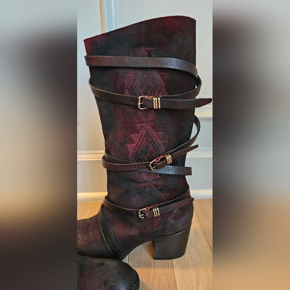 Freebird by Steven- Colin Leather Boot With Embroidery And Round Toe😍 - Picture 3 of 12